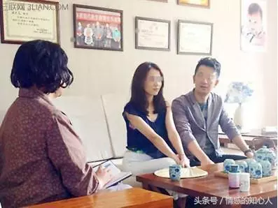 老公下班早回家晚,我跟蹤後回到家做一決定,老公聽完哭了