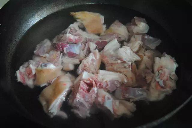 這樣做的蓮藕豬蹄湯,一點膻味兒都沒有,這裡面的訣竅,很多人都不知道