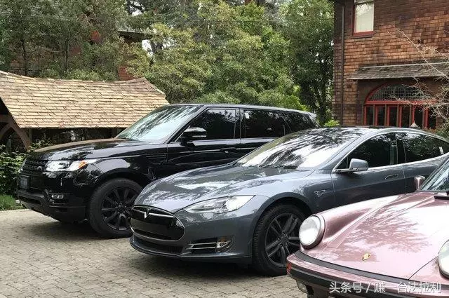 16歲開上保時捷,經成龍引薦成為一代巨星,視車如命!
