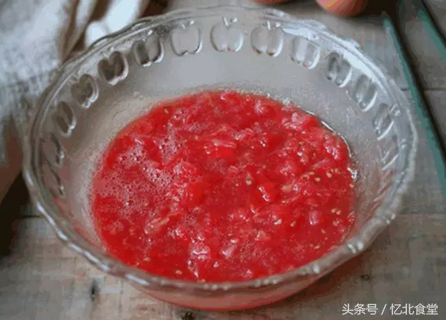 喝了這麼多年的番茄雞蛋湯,老媽多做了一步,酸甜開胃,味道竟更讃