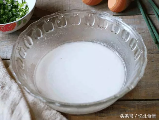 喝了這麼多年的番茄雞蛋湯,老媽多做了一步,酸甜開胃,味道竟更讃