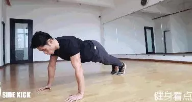 雙胞胎挑戰每天50個俯臥撐加平板支撐,堅持90天看效果