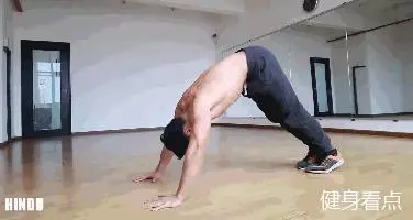 雙胞胎挑戰每天50個俯臥撐加平板支撐,堅持90天看效果