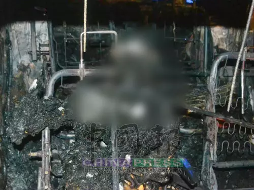 休旅車大道翻覆再起火 華男司機燒成焦屍