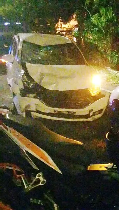 恐怖車禍!摩哆轎車十字路口碰撞 兩摩哆騎士當場斃命