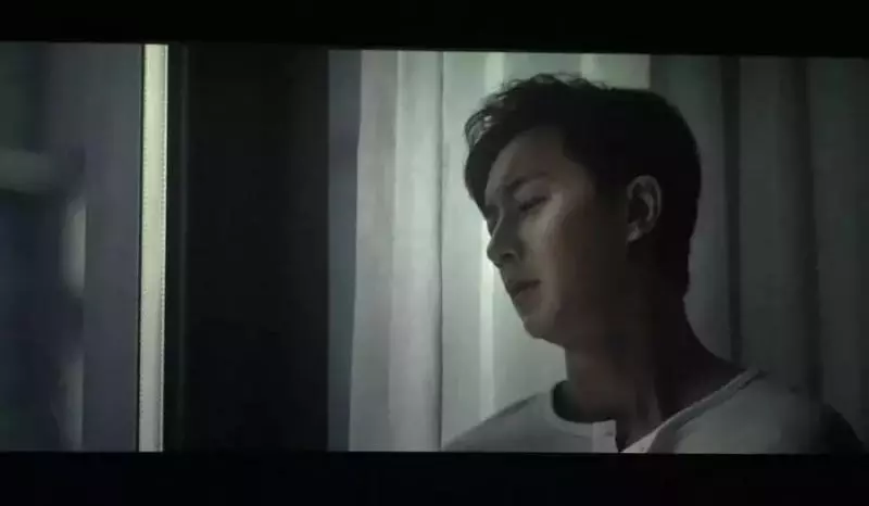 致前任:敬往事一杯酒,再愛也不要回頭了。