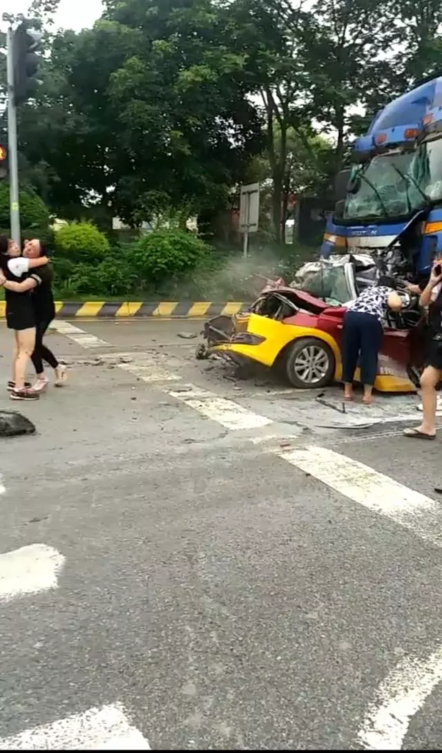 傷情父親節!父子三人原本高高興興出門過節,結果一個都沒回來~