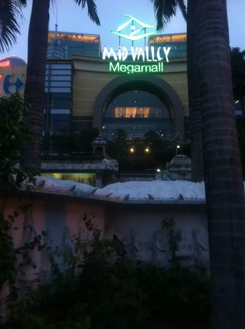 大部分KL人都不知道Mid Valley外的印度廟背後的故事 發展商想要剷除它結果發生一連串的靈異事件!