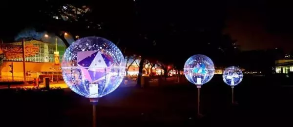 仲夏夜空又來到 新加坡成不夜城