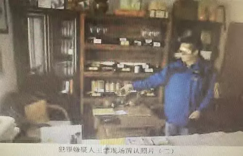 先摸骨脫褲再檢查髖骨 書法名師非一般收徒法