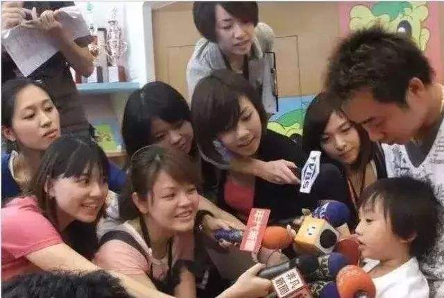 小小彬年休4天,拍11部電視劇,生病累倒!父母0收入,卻花錢大方,奢侈糜爛,真可氣!
