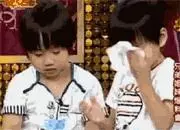 小小彬年休4天,拍11部電視劇,生病累倒!父母0收入,卻花錢大方,奢侈糜爛,真可氣!