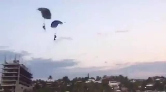 玩滑翔傘意外相撞!女遊客15米高空墜地身亡!【內附視頻!】