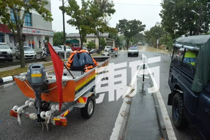 豪雨襲檳州 水災來襲 低洼區最深近半尺 導致大塞車、山石崩落