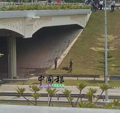 驚!女騎士失控 百尺天橋路段墜下