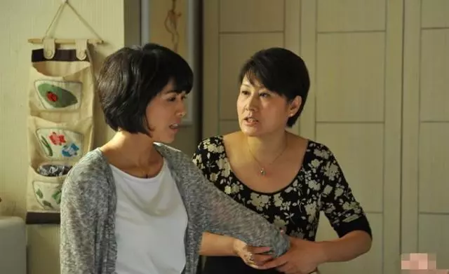 婆婆跟小夫妻同住,結果親人變客人,連朋友們都不敢上門了