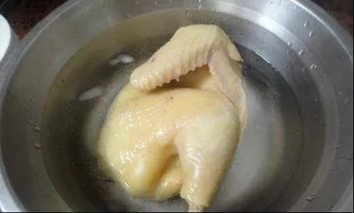 小時候經常會吃的客家鹹雞,長大了最愛的也是這一口!