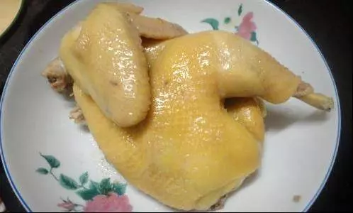小時候經常會吃的客家鹹雞,長大了最愛的也是這一口!