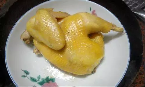 小時候經常會吃的客家鹹雞,長大了最愛的也是這一口!