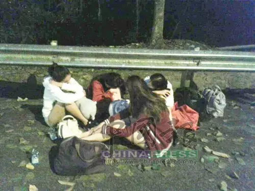 今晚最新!雲頂巴士意外 撞車再撞防撞牆 22傷(內附視頻)