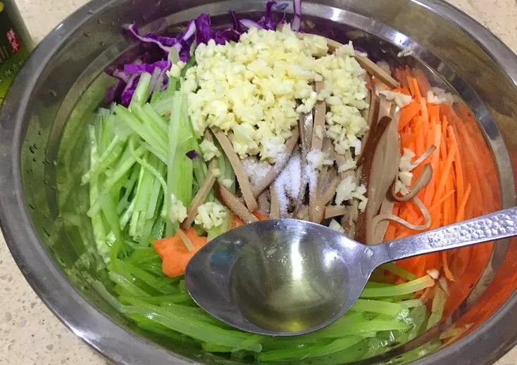 夏天太過炎熱,來一盤口感爽脆的涼拌菜,開胃又解膩!