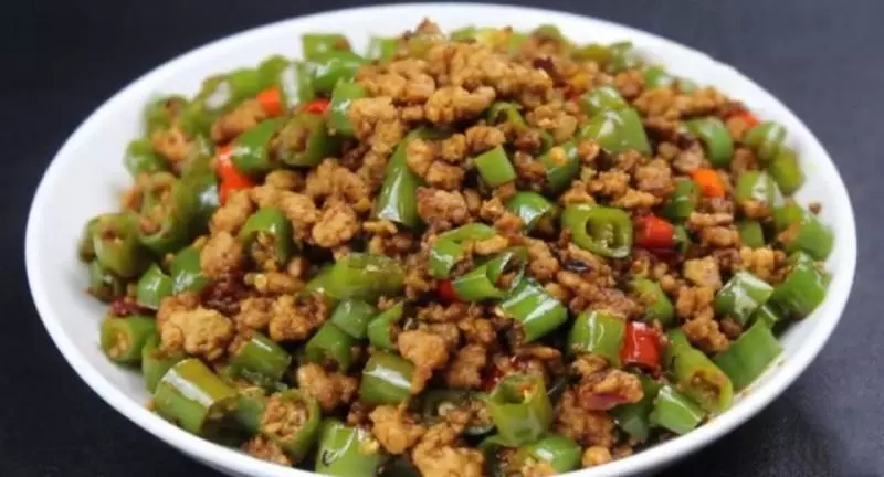 青椒肉末最好吃的做法,拌面又拌飯,麻辣鮮香,吃起來真過癮!