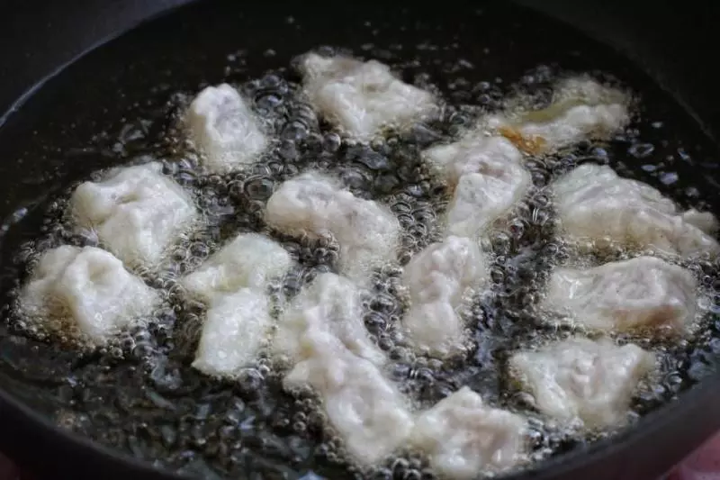 這魚全身沒有刺,做成糖醋魚外焦里嫩、酸甜開胃,大口吃真過癮!