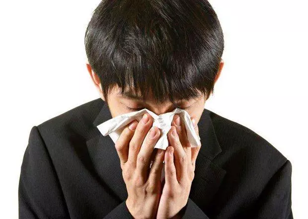 哥哥當搬運工供弟弟讀書,弟弟出人頭地報答他時,哥哥卻說:我不認識你!