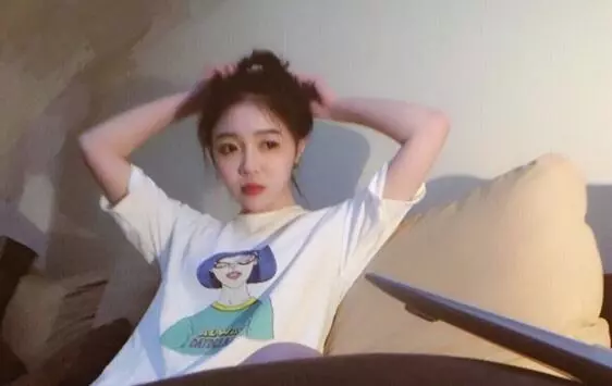 兒子娶妻後每月轉帳過來,兒媳懷孕我去照顧,走進廚房我哭了