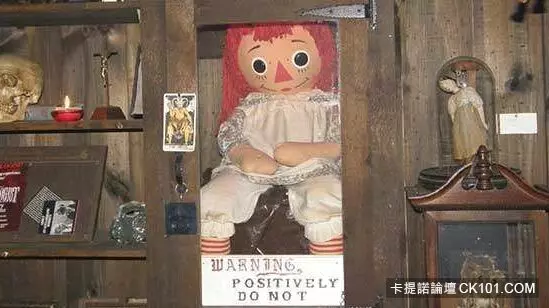 13隻真實存在的「鬼娃娃」讓人嚇到腿軟,連「安娜貝爾」在裡面都不是最恐怖的!?
