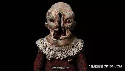 13隻真實存在的「鬼娃娃」讓人嚇到腿軟,連「安娜貝爾」在裡面都不是最恐怖的!?