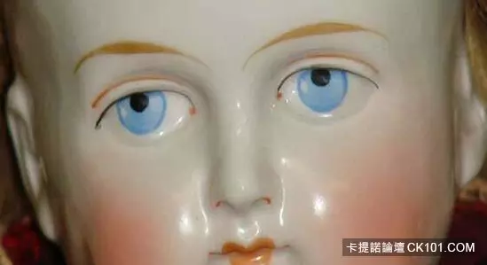13隻真實存在的「鬼娃娃」讓人嚇到腿軟,連「安娜貝爾」在裡面都不是最恐怖的!?