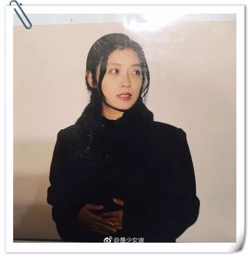 他瘋狂迷戀韓國偶像和網紅,沒想到一打開「爸媽年輕時」的照片,嚇得他們屁滾尿流!