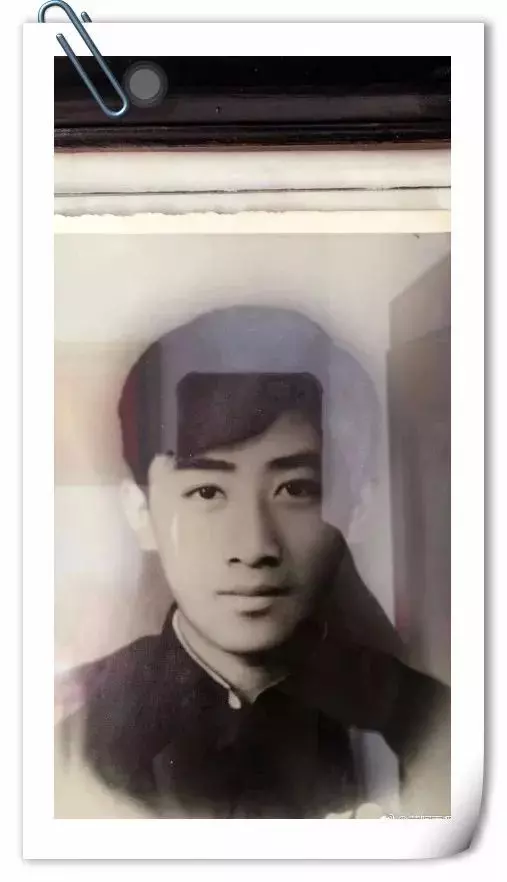 他瘋狂迷戀韓國偶像和網紅,沒想到一打開「爸媽年輕時」的照片,嚇得他們屁滾尿流!