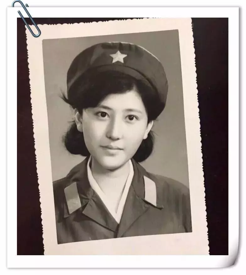 他瘋狂迷戀韓國偶像和網紅,沒想到一打開「爸媽年輕時」的照片,嚇得他們屁滾尿流!