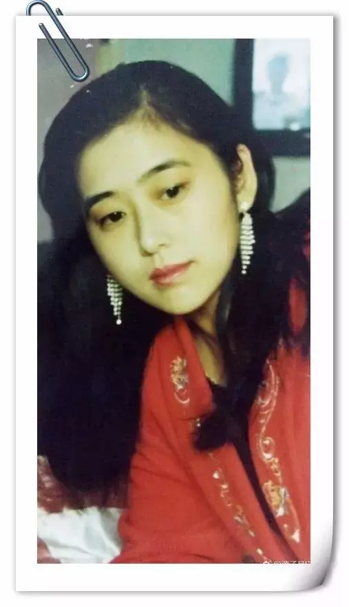 他瘋狂迷戀韓國偶像和網紅,沒想到一打開「爸媽年輕時」的照片,嚇得他們屁滾尿流!
