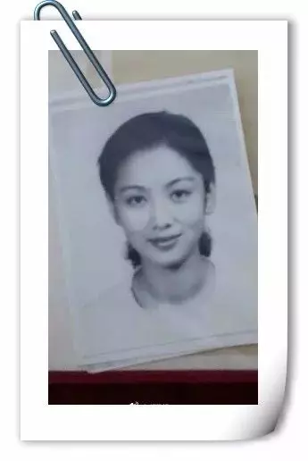 他瘋狂迷戀韓國偶像和網紅,沒想到一打開「爸媽年輕時」的照片,嚇得他們屁滾尿流!