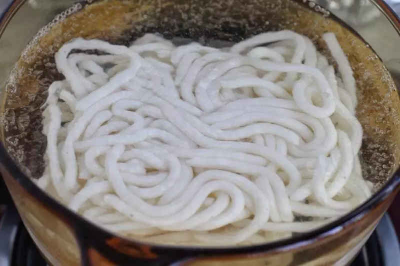 當烏冬面撞上咖喱,口感濃郁爽滑,吃起來好滿足,連湯汁都不放過!