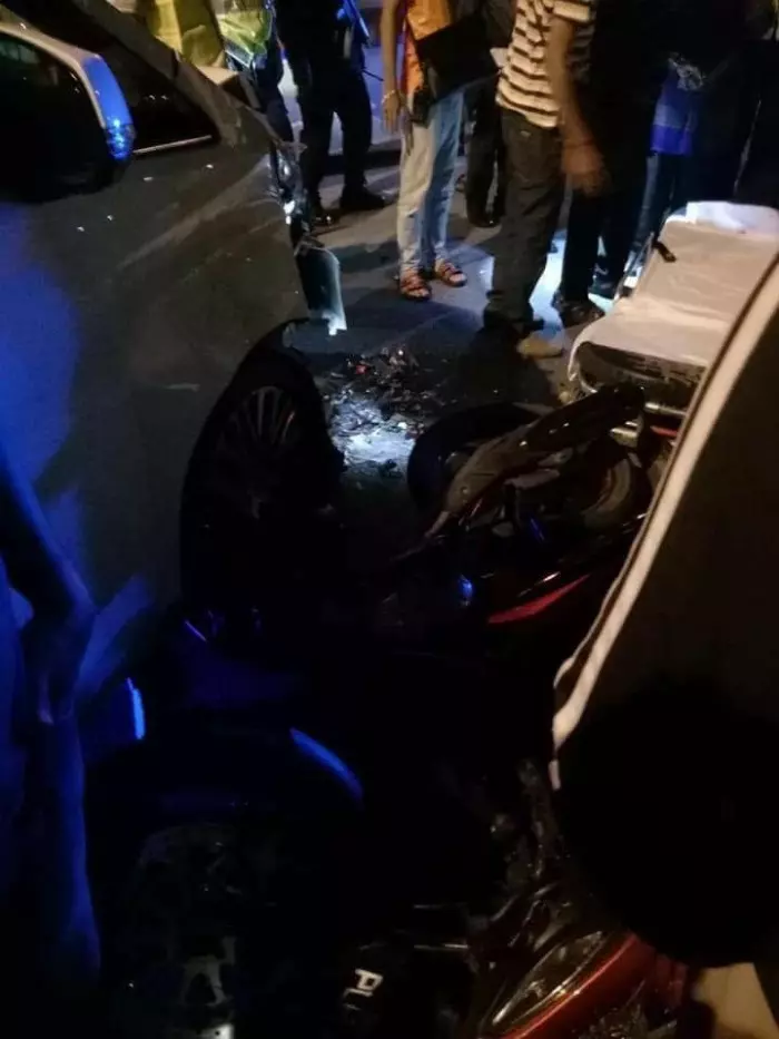 轎車司機不熟路線反方向行駛 摩哆騎士被撞至重傷