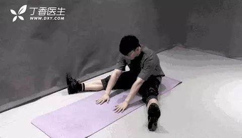 筋拉長一寸,壽命長十年?教你3 個動作,坐著拉、站著拉、躺著拉……