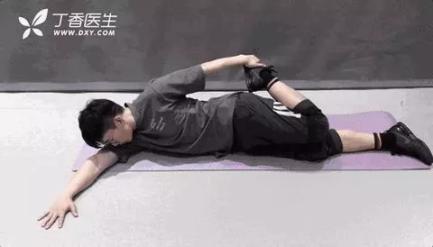 筋拉長一寸,壽命長十年?教你3 個動作,坐著拉、站著拉、躺著拉……