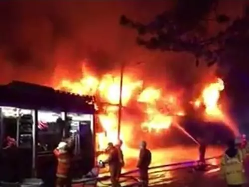 金馬侖大火災! 時光隧道博物館、土產店燒毀
