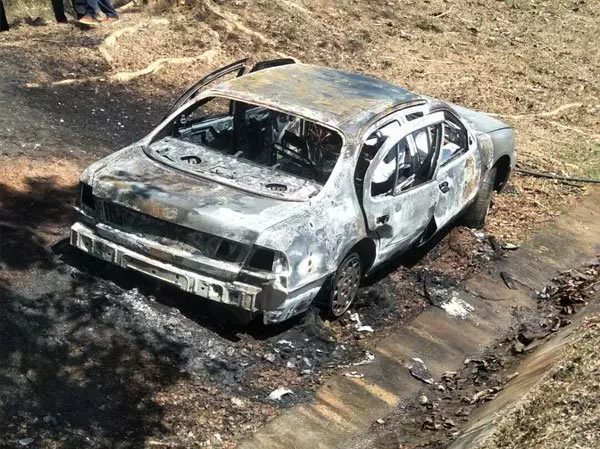 (最新更新)行駛中轎車突起火 疑名醫陳嘉福遭活活燒死。R.I.P