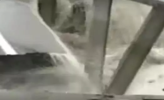 震撼實拍【地震來襲的一幕】快看~下一秒百姓都來不及逃跑。。太可怕了