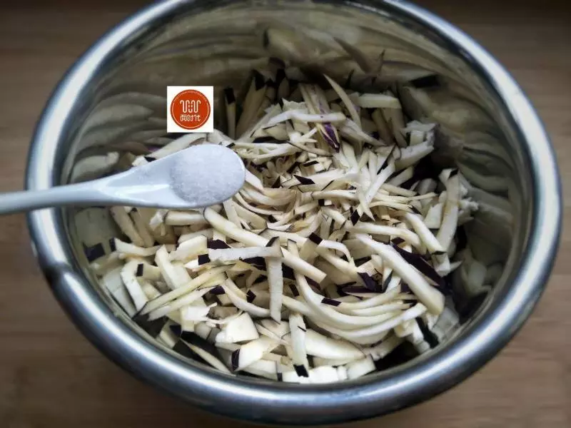 用它來包餃子,味道好鮮美,成本好低,吃一次想十次,夏天吃正好