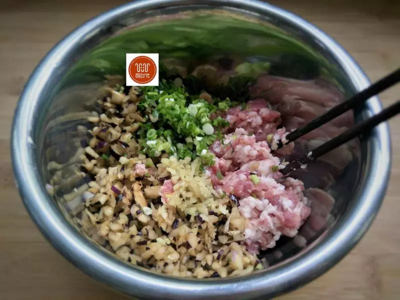用它來包餃子,味道好鮮美,成本好低,吃一次想十次,夏天吃正好