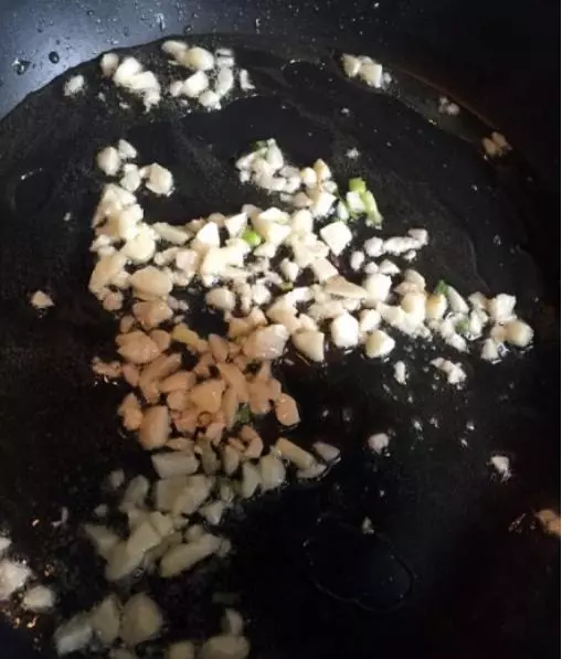 入秋後,這菜孩子要多吃,簡單蒸一蒸,孩子常吃長個快,發育良!
