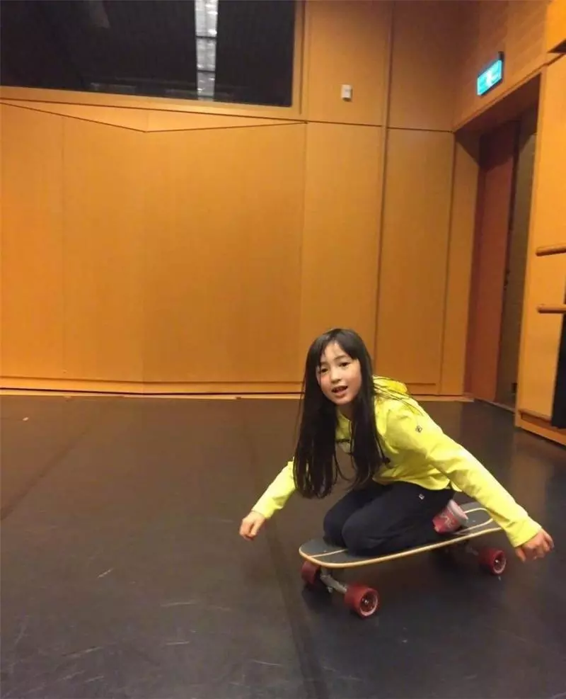 好久不見的黃嘉千女兒「夏天」長大了!近照曝光後竟長成這樣子...太不可思議了啊!