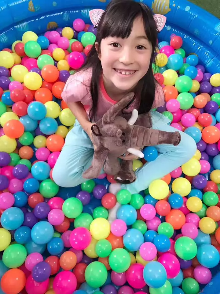 好久不見的黃嘉千女兒「夏天」長大了!近照曝光後竟長成這樣子...太不可思議了啊!