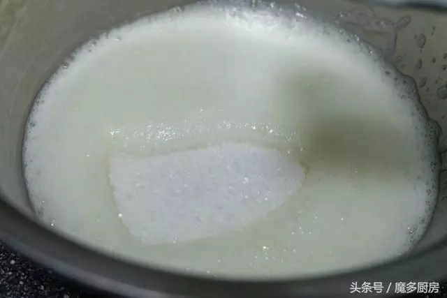 這個蛋糕配方好,無油無奶又低糖,新鮮味美又健康,電飯煲就能做